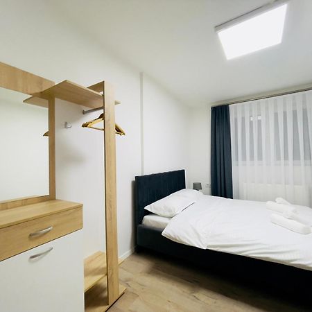 Pristinanest Hotel Buitenkant foto