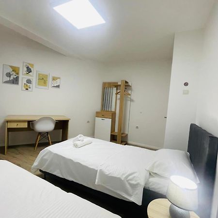 Pristinanest Hotel Buitenkant foto